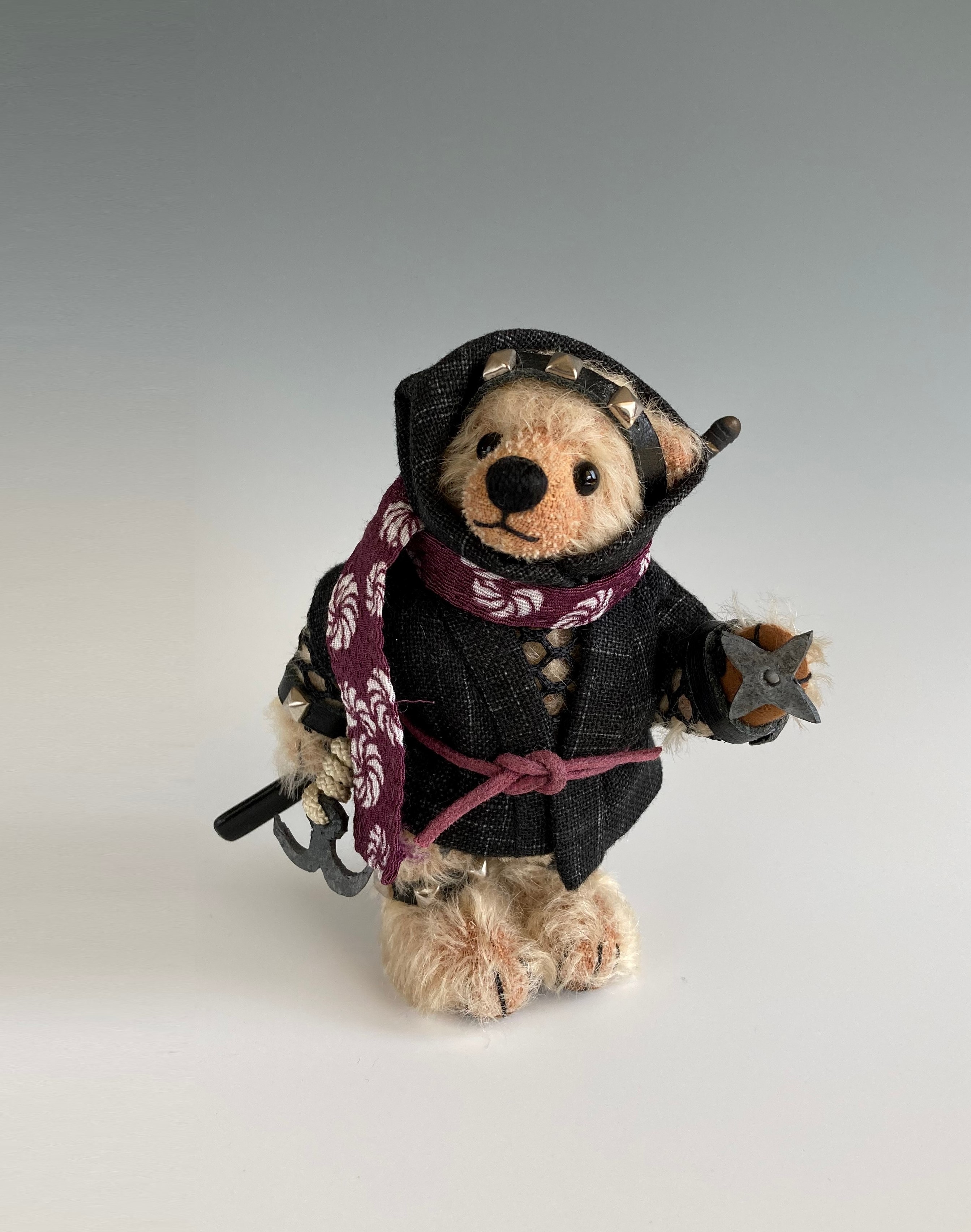 Ninja Kumataro, 4.8 inchies bear made from German mohair, wearing ninja costume.