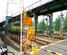 写真T2-4:JR環状線唯一の踏切。