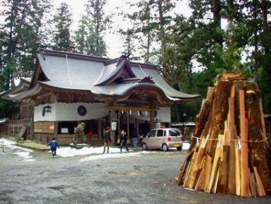 写真I1:伊和神社の拝殿。