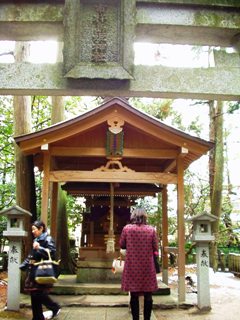 写真I7:境内摂社の市杵島姫神社(弁財天)。