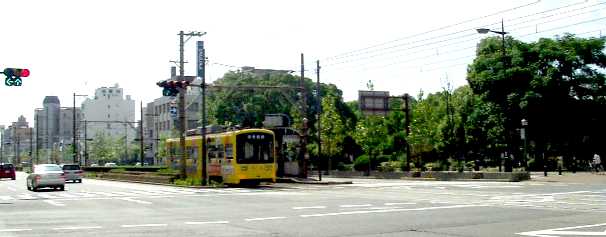 �ʐ^�T�|�P�F�L���哹�؂Ɖԓc���w�̃U�r�G�������B