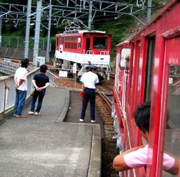 �ʐ^�b�R�|�P�F�����_���w�łd�c�X�O�^�A�v�g���d�C�@�֎Ԃ�擪�ɘA���B