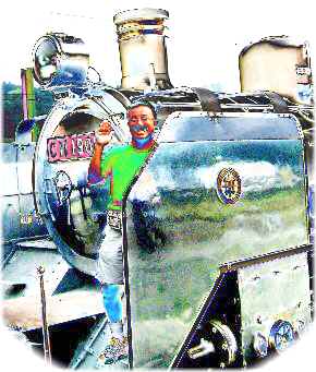 �ʐ^���F�瓪�w�ő��c�r�k�u�b�P�P�P�X�O�v�̏�Ń|�[�Y����鎄�B