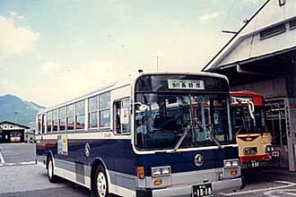長野電鉄湯田中駅前の志賀草津高原線　１９８７年９月８日撮影