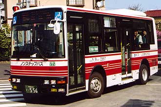 〔Ｄ５５７〕　三菱ふそうＫＫ－ＭＥ１７ＤＦ（２００３年）