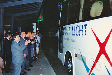 「ブルーライト」第１便出発