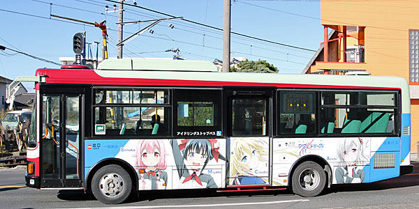 「戦翼のシグルドリーヴァ」ラッピングバス　公式側