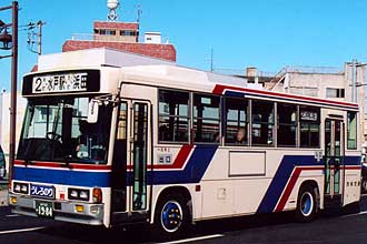 〔水戸２２あ１９８４〕　いすゞＫＣ－ＬＲ３３３Ｊ１（１９９９年）