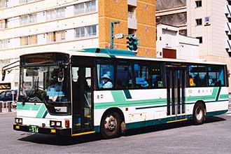 〔旭川２００か５１６〕　三菱ふそうＵ－ＭＰ２１８Ｐ（１９９２年）