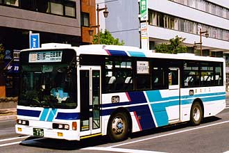 〔旭川２００か７９５〕　三菱ふそうＫＣ－ＭＰ７１７Ｍ（１９９８年）