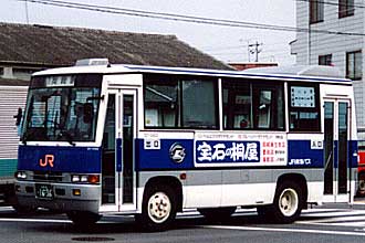 〔１２１－０４０２〕　いすゞＰ－ＭＲ１１２Ｄ（１９９０年）