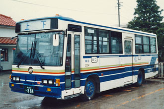 〔福山２２く８８４〕