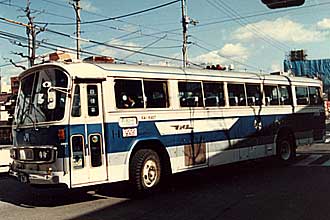 〔６４１－６９０７〕　いすずＢＵ２０ＫＰ（１９７６年）