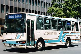〔香川２２き５２３〕　三菱ふそうＵ－ＭＫ２１９Ｊ（１９９６年）