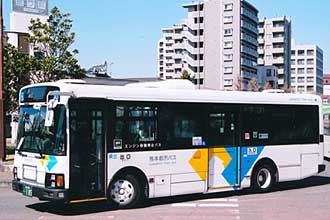 〔熊本２００か１８５〕　いすゞＫＫ－ＬＲ２３３Ｊ１〈２００２年）