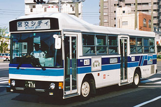 〔宮崎２２か４７４〕　日野Ｋ－ＲＪ１７２ＡＡ（１９８２年）