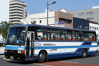 〔宮崎２２か７９３〕　三菱ふそうＰ－ＭＳ７２５Ｓ（１９８８年）