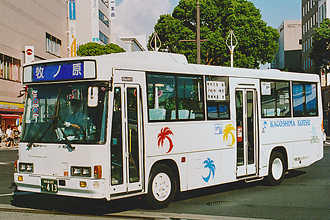 〔鹿児島２００か４１３〕　いすゞＫＣ－ＬＲ２３３Ｊ（１９９６年）