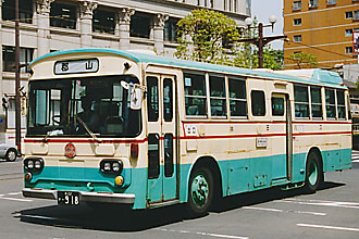 〔鹿２２か９１８〕　三菱ふそうＭＰ１１７Ｍ