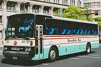 〔鹿２２か１０５４〕　三菱ふそうＫ－ＭＳ６１５Ｎ（１９８１年）