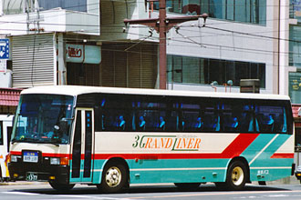 〔鹿２２か１３７７〕　三菱ふそうＰ－ＭＳ７２５Ｎ（１９８５年）