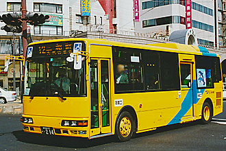 〔鹿児島２００か２１４〕　三菱ふそうＫＫ－ＭＪ２６ＨＦ（２００１年）