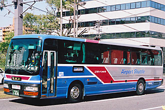 〔鹿児島２００か４７６〕　いすゞＫＬ－ＬＶ７７４Ｒ２（２００５年）
