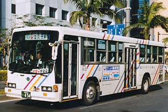 〔沖縄２２き４５４〕　いすゞＵ－ＬＶ３２４Ｎ（１９９３年）