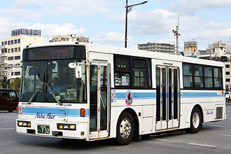 〔沖縄２００か７３２〕　いすゞＫＣ－ＬＶ３８０Ｌ（１９９７年）