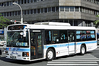 〔沖縄２００か１３７１〕