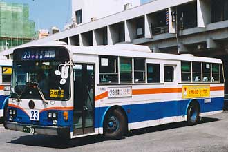 〔沖縄２００か３０〕　日産ディーゼルＰ－Ｕ３２Ｌ（１９８８年）