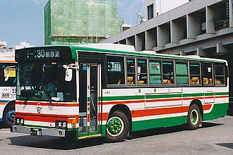 〔沖縄２００か８１〕　日野Ｐ－ＨＴ２３３ＢＡ（１９８８年）