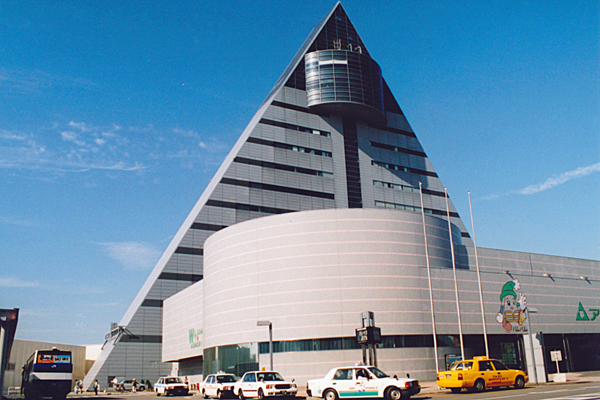 青森県観光物産館