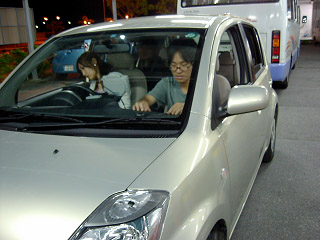 �Ԃɏ���ďo���I�^�]�S���͂����A�Ƃ���A���������ł���