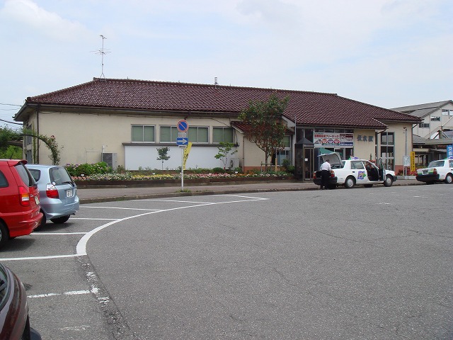 伏木駅舎