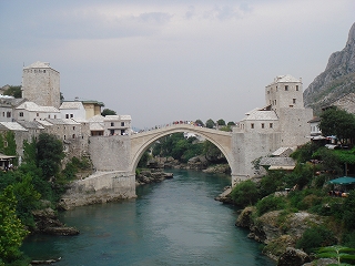 ΋