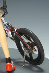 Messenger Girl - 自転車後輪UP2
