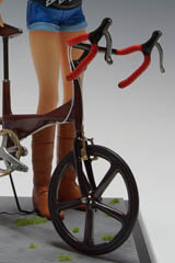 オリジナル自転車と女の子 - 自転車前輪UP