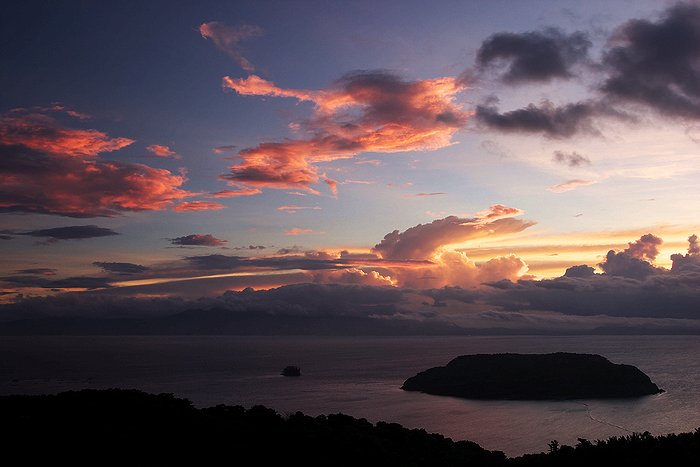 「知林ヶ島の夜明け」左クリックで次の写真へ