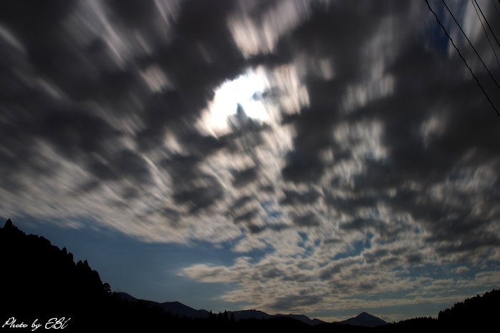 「月夜の雲」左クリックで次の写真へ