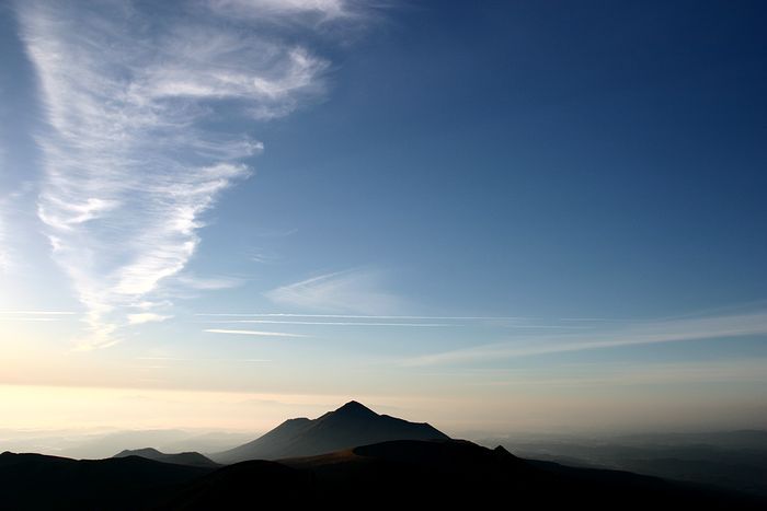 霧島連山と飛行機雲