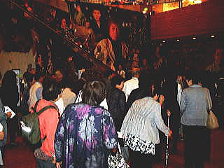 ●ページ：10 『「北島三郎特別公演」 ２０１２年明治座７月公演観劇のリポート』　－その１（東京・明治座に初見参！）