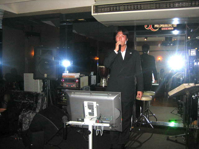 ���y�[�W�F�U�|���̂R�i�_���̃J���I�P���ŉ̂��j