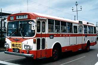 〔釧２２あ１３７〕　三菱ふそうＢ８０５Ｎ（１９７６年）